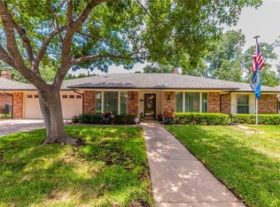 4019 Three Oaks Dr, Arlington, TX 76016