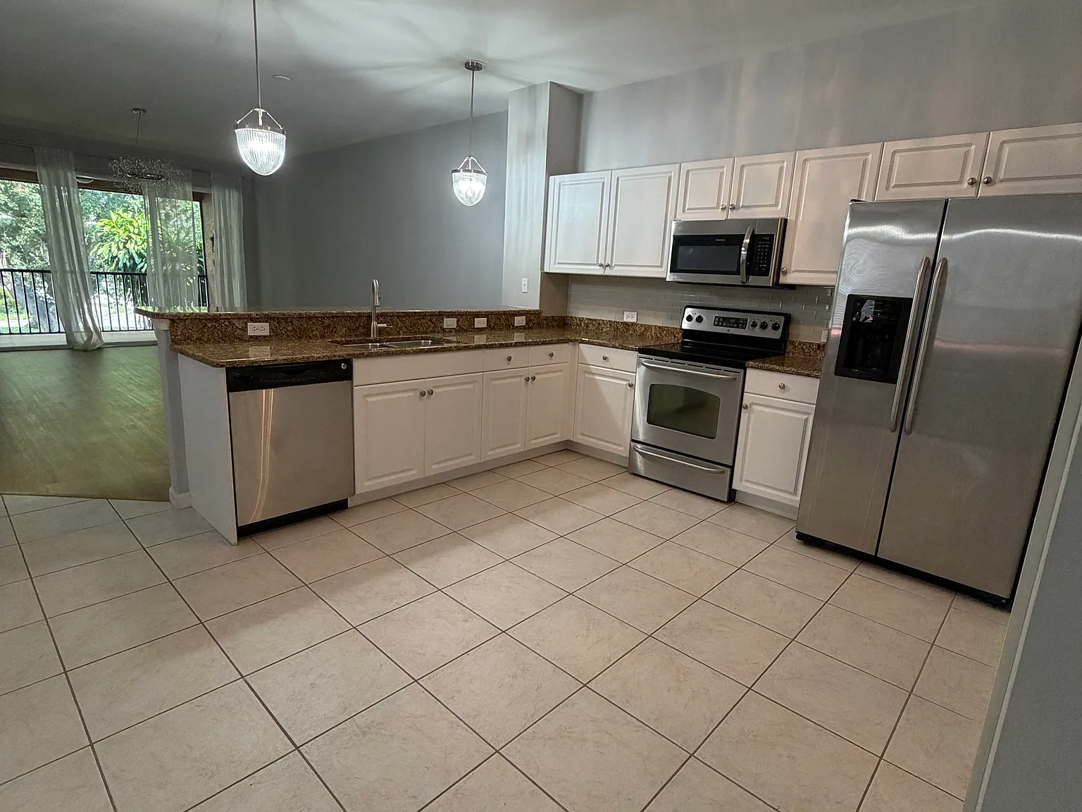 3 bed, 1547 sqft, $2,650 — Photo 2
