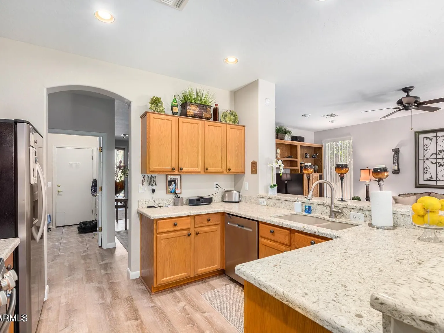 3 bed, 2.0 bath, 1684 sqft, $2,600 — Photo 3