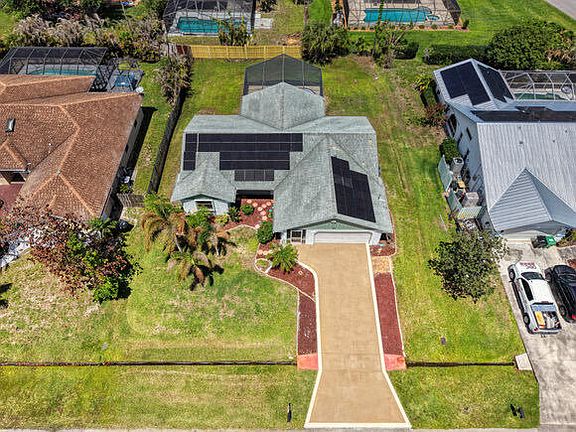 3rd image of 933 SE Streamlet Avenue