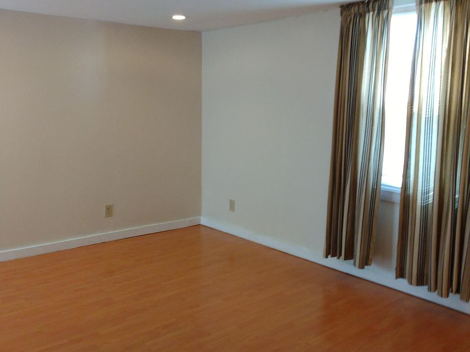 1st image of 2810 N Dewey Ave