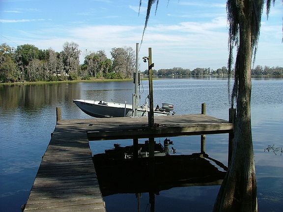 Dock w/Boat Lift