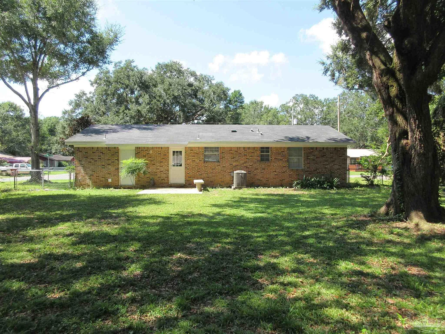 4 bed, 1366 sqft, $1,700 — Photo 2