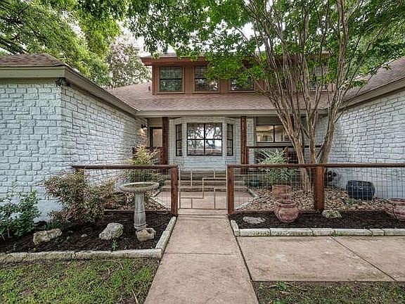 2nd image of 2704 Carmel Dr
