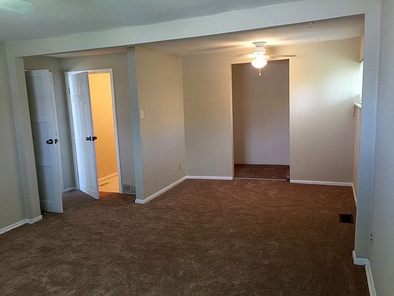 LARGE MASTER BEDROOM