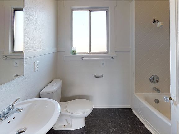 5th image of 109 W Orcas Ave