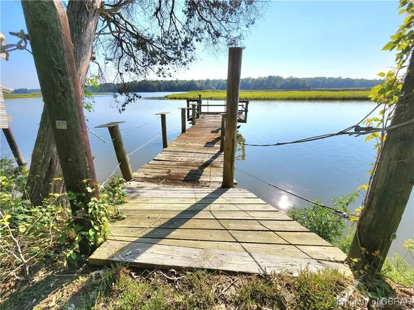 7588 Ware Neck Rd, Gloucester, VA 23061