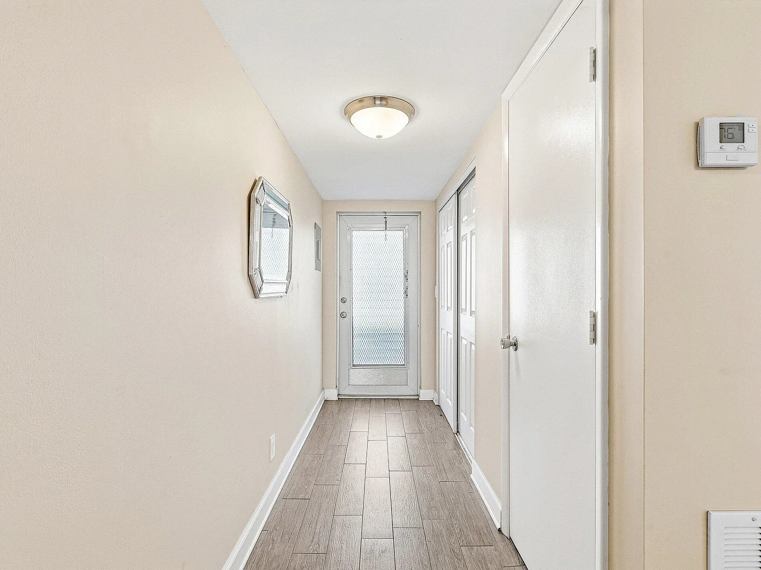 2 bed, 2.0 bath, 1013 sqft, $1,945 — Photo 4