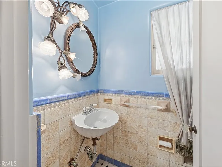 1602 The Strand — Photo 38