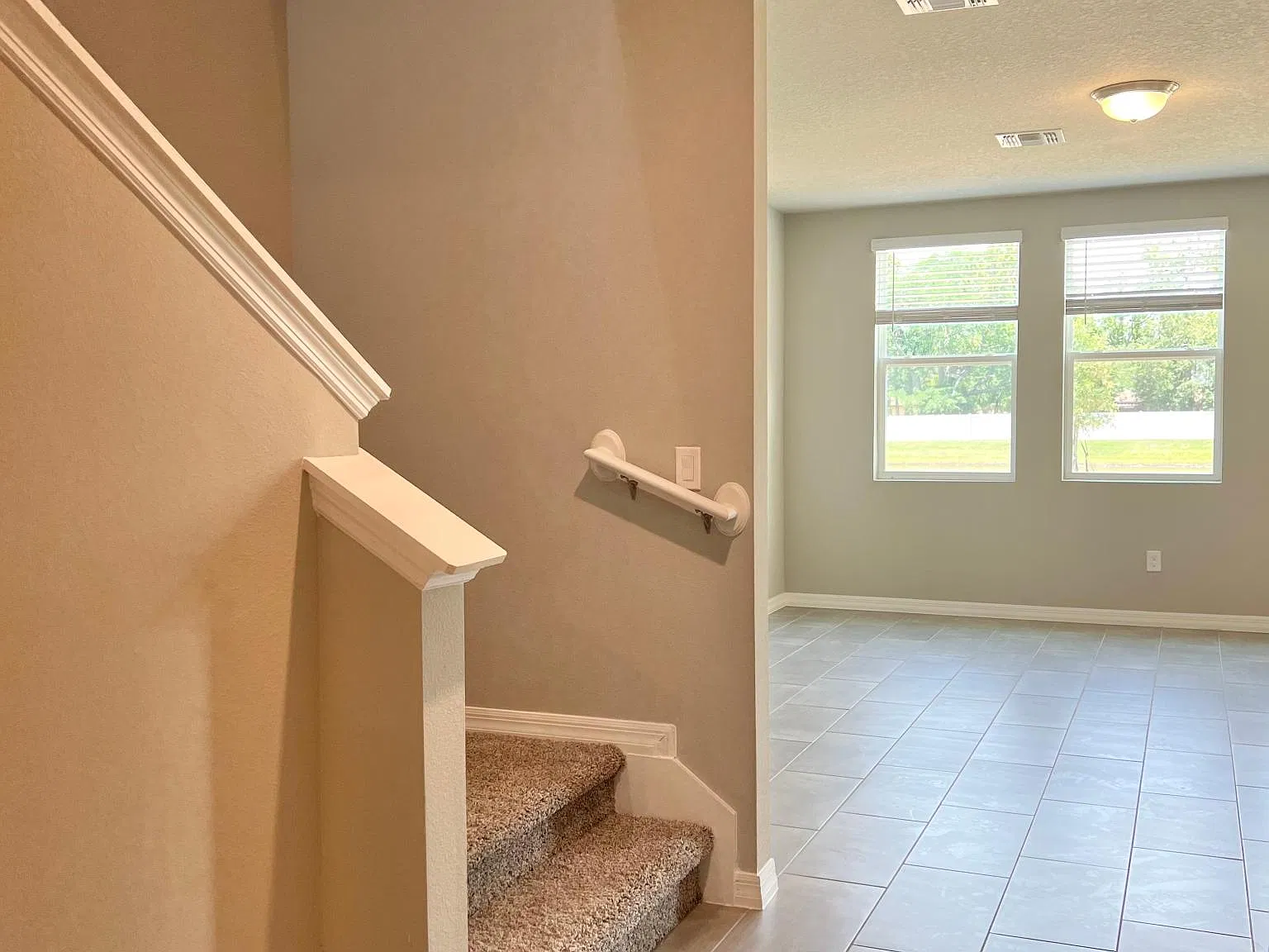 4 bed, 2387 sqft, $2,700 — Photo 4
