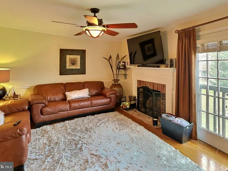 1501 Silverado Ct — Photo 29