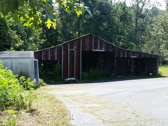 barn/shop combo. 3 car bays 