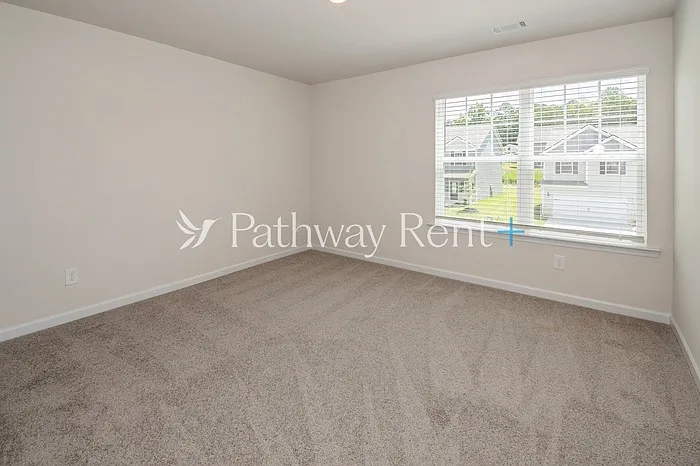 612 Mackenzie Cv — Photo 7