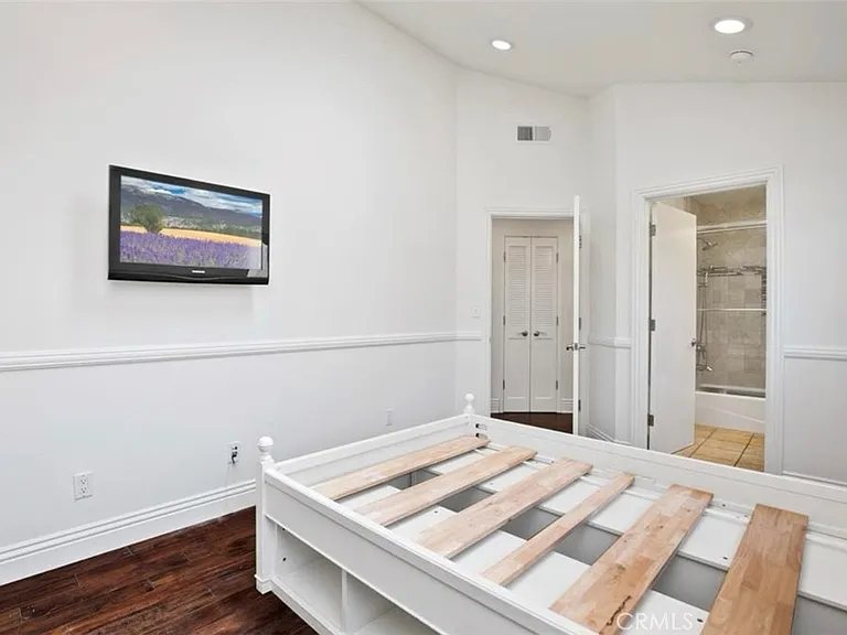 5954 Wilkinson Ave — Photo 25