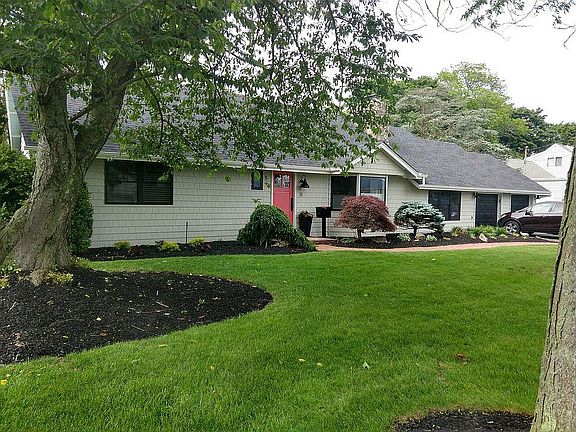 4th image of 11 Deeringwood Ln #A