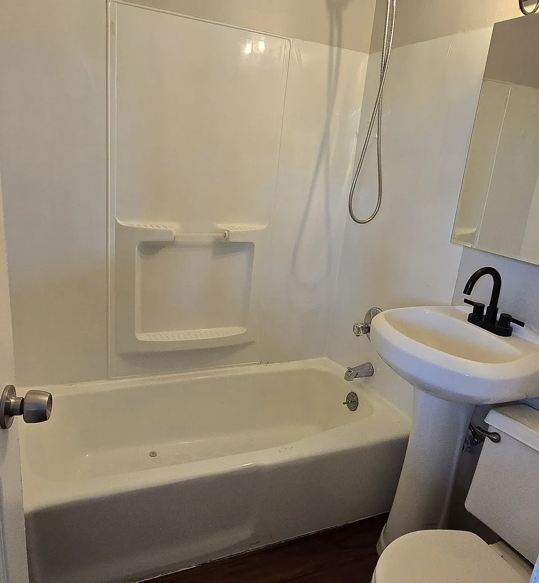 2 bed, 1.0 bath, 912 sqft, $1,650 — Photo 3