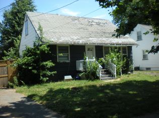 76 Oak St, Carteret, NJ 07008