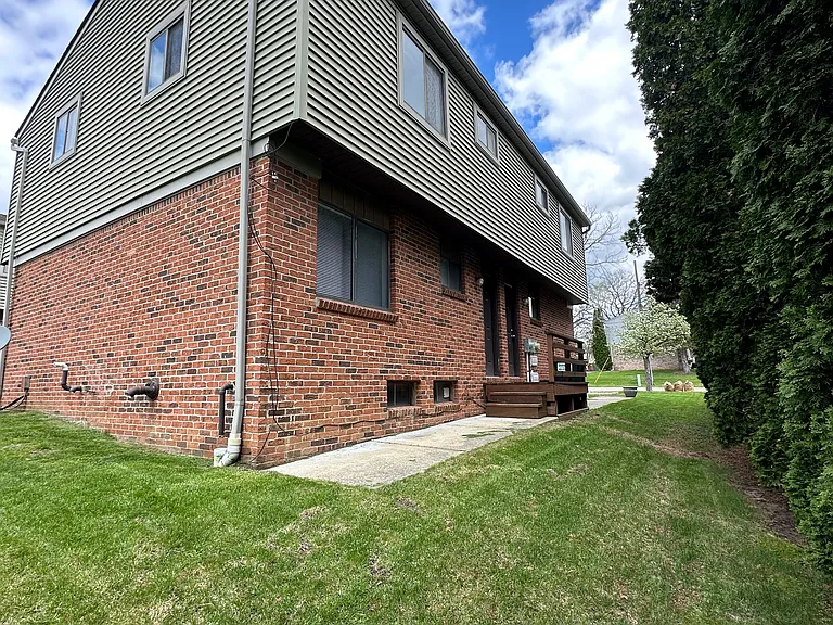 429 Pettibone St — Photo 4