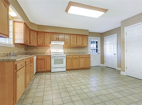 3rd image of 301 W Saint Jean Baptist St