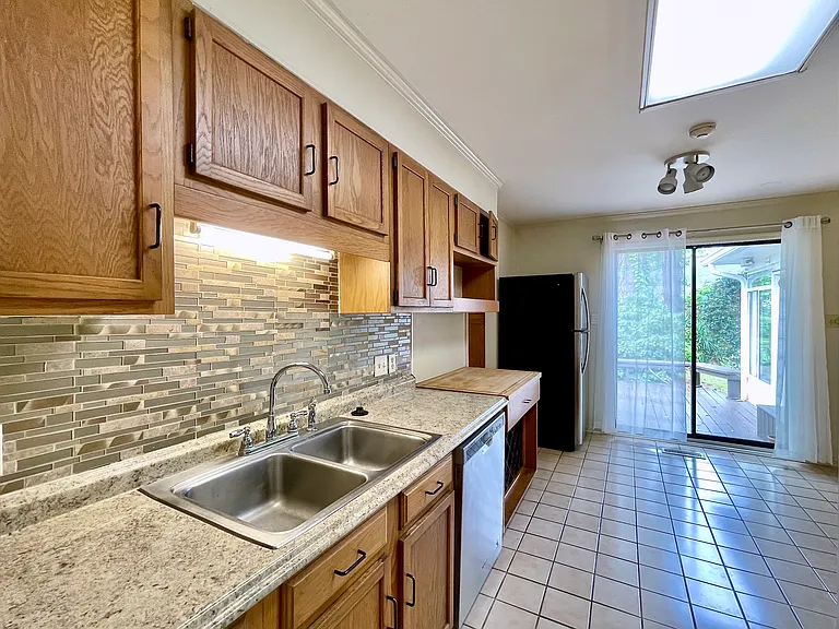 219 Green Lake Dr — Photo 14