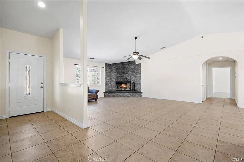 4 bed, 2390 sqft, $3,250 — Photo 3