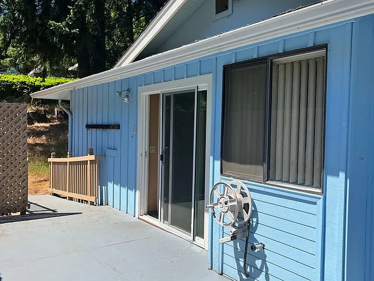 1990 Graham Dr — Photo 10