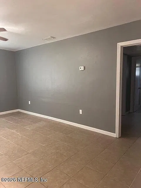 3 bed, 1.0 bath, 1416 sqft, $1,400 — Photo 4