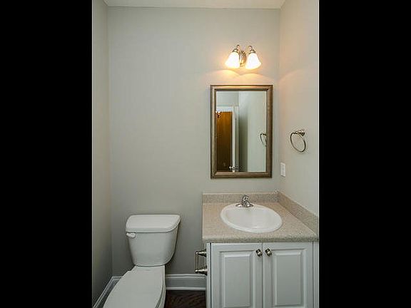 2nd image of 639 Aberdeen Cir #4D
