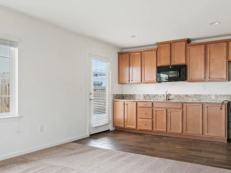 127 Deerfield Rd — Photo 10