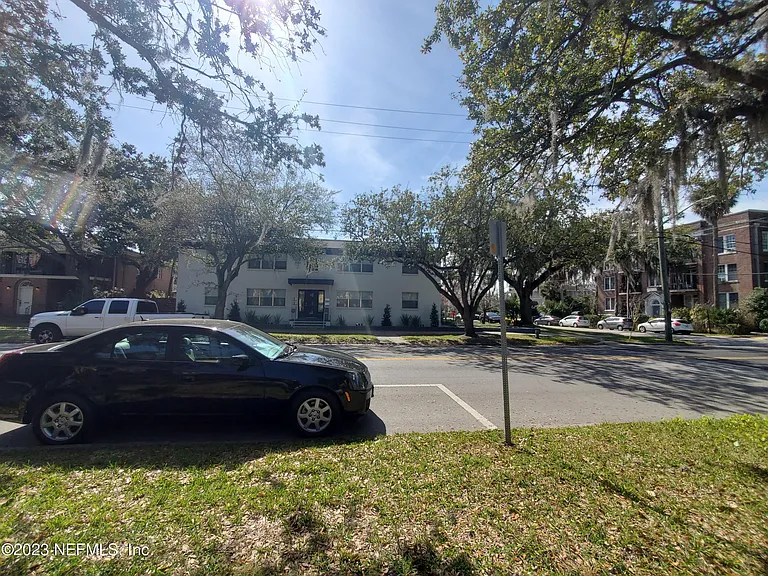 2159 Riverside Ave #1 — Photo 24
