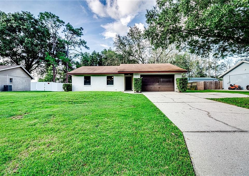 1st image of 2913 Forestgreen Dr N