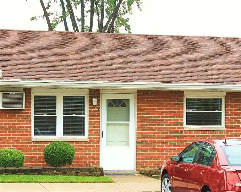 93 Scott Dr photo 1