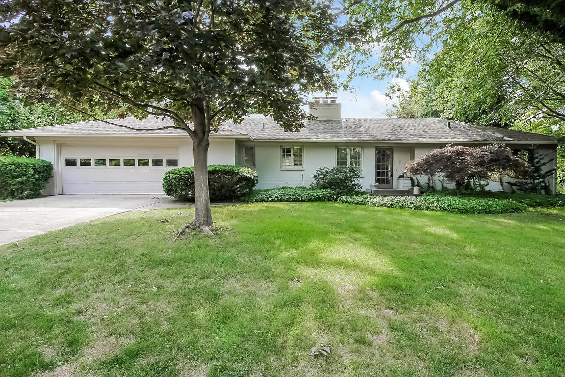 202 El Centro Blvd SE photo 1