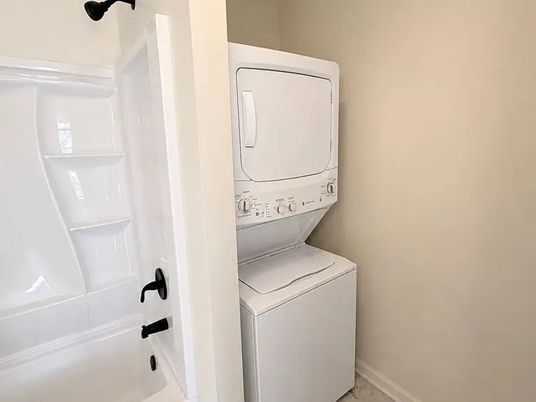 1013 Riverside Dr — Photo 7