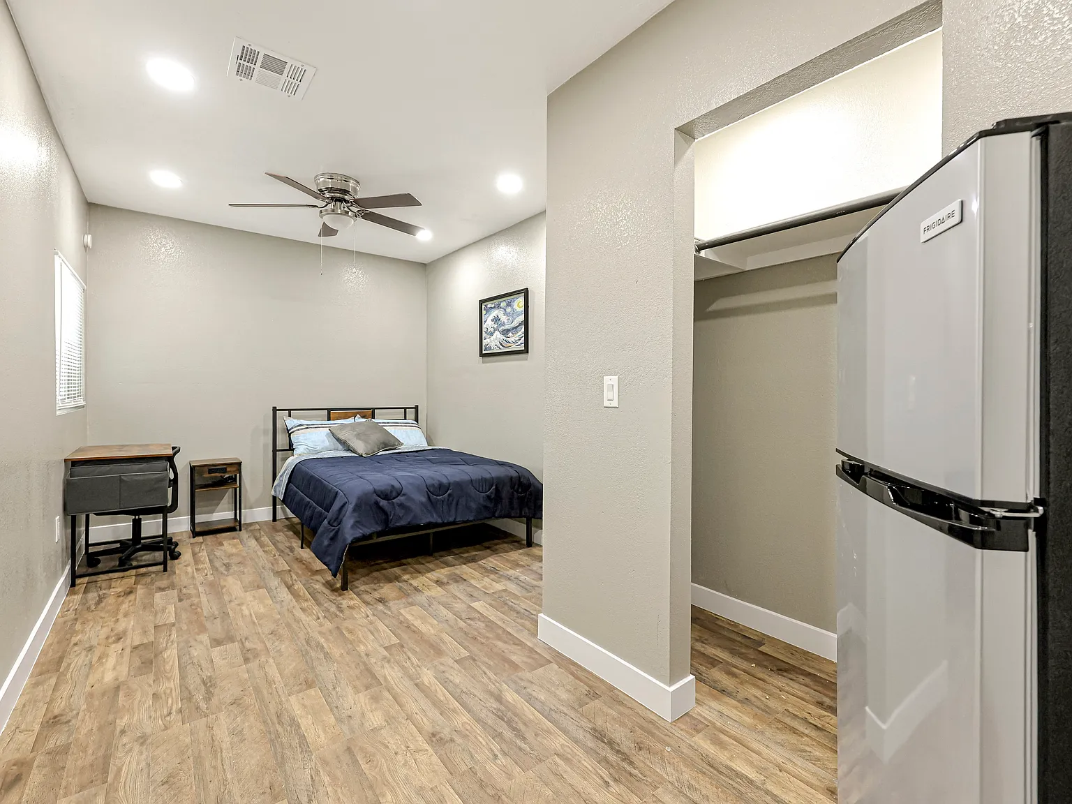 4 bed, 4.0 bath, 2450 sqft, $845 — Photo 2