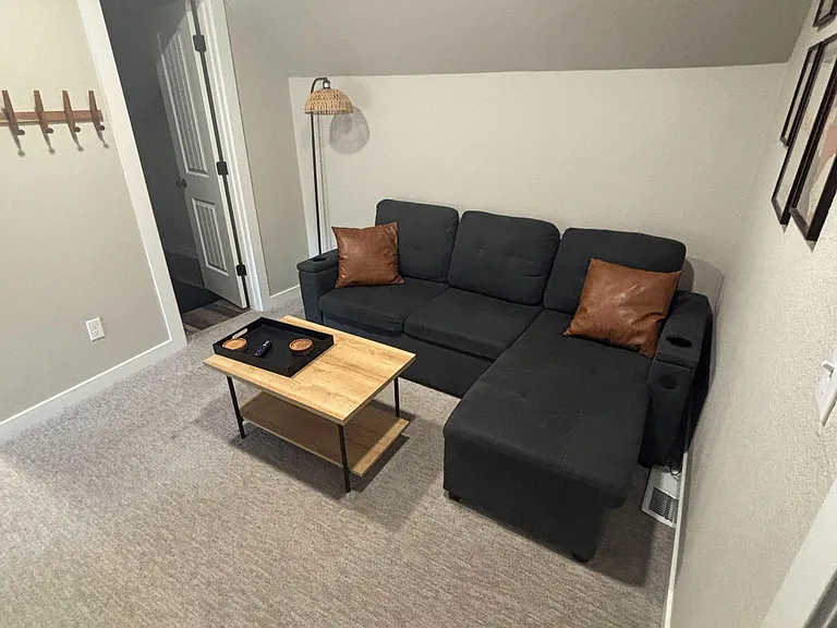 Bonfoy Avenue Level — Photo 7