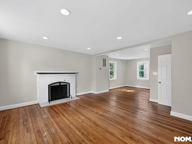8507 Potomac Ave — Photo 4