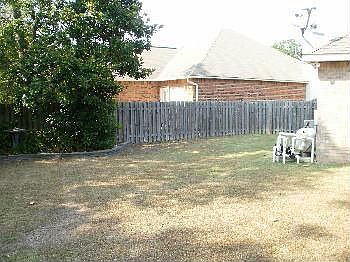 3rd image of 4031 Southern Oaks Dr