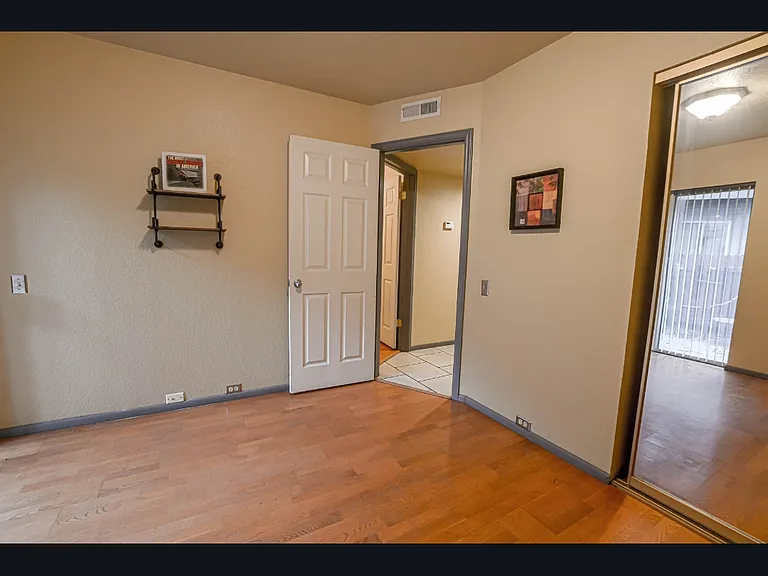 111 E Oak Ave — Photo 4