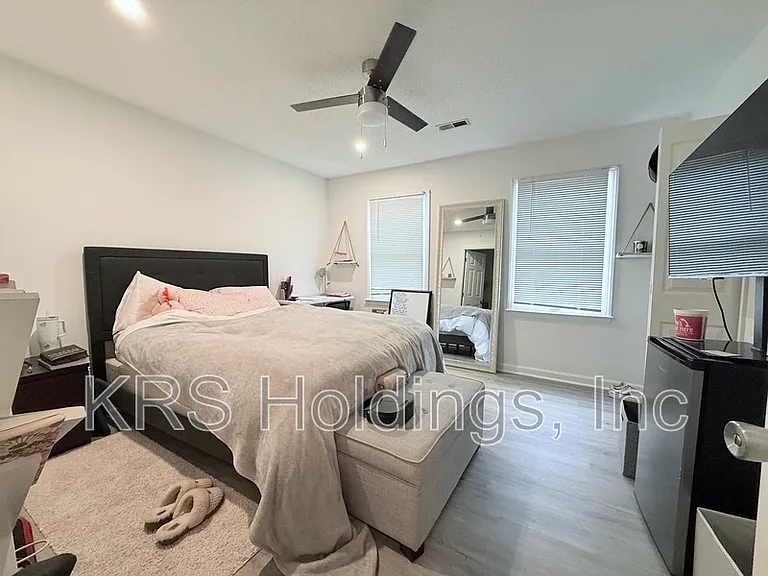 815 Edwards St #B — Photo 9