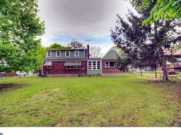 4th image of 9520 Northeast Ave