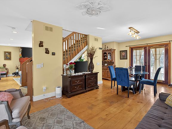3rd image of 129 Kathy Ln