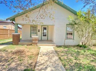 930 S 10th St, Slaton, TX 79364