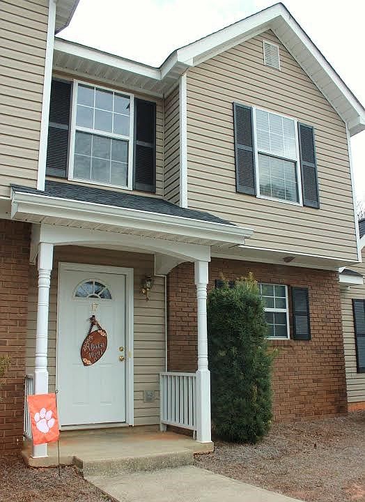 1st image of 115 Reynolds Ave APT 17