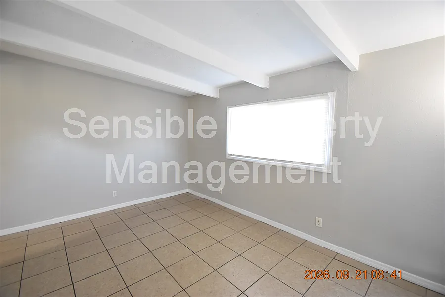 3 bed, 984 sqft, $1,750 — Photo 2