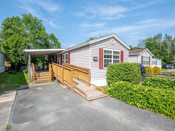 17 Lynn Ct, Lower Sackville, NS B4C 2K5
