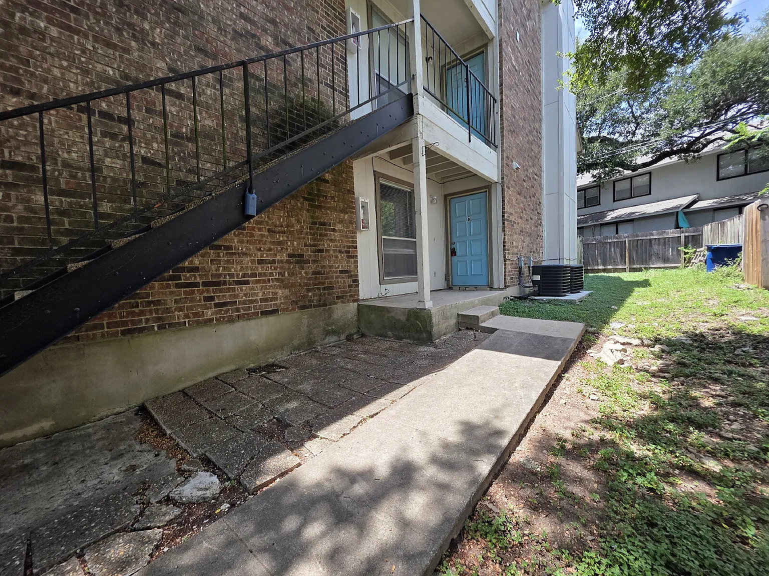 2 bed, 2.0 bath, 1004 sqft, $999 — Photo 2