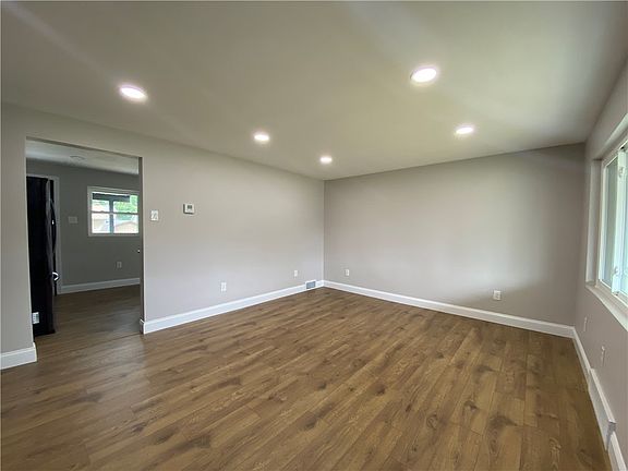 3rd image of 214 E 2nd Ave