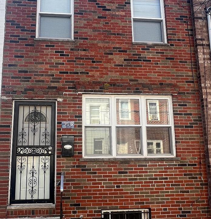 1st image of 916 Winton St