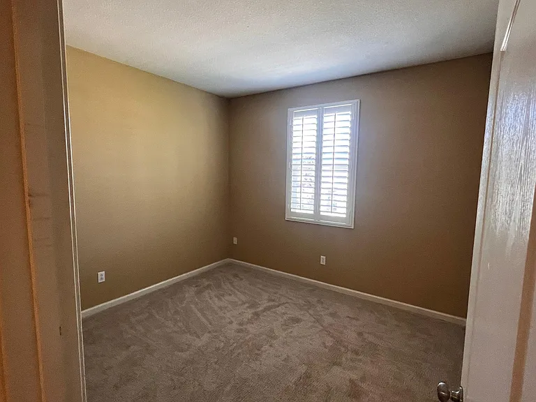 1066 Amber Ridge Ln — Photo 12